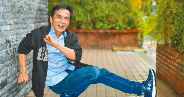 70歲仍有8塊肌 李小飛做直播和年輕人接軌