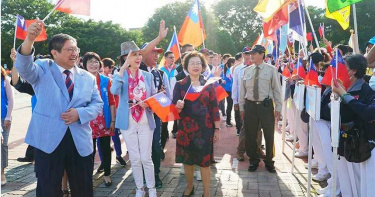 「最美麗主持人」白嘉莉現身新竹縣慶雙十 縣長楊文科「明年預算歷來最高」