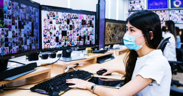 17LIVE透過「SkyEye天眼監控系統」，即時監控直播間，打造友善的綠色直播環境。