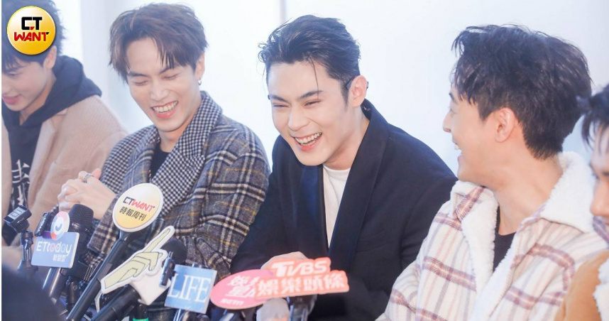 陳奕大方認了戀情，笑得合不攏嘴。（圖／趙文彬攝）