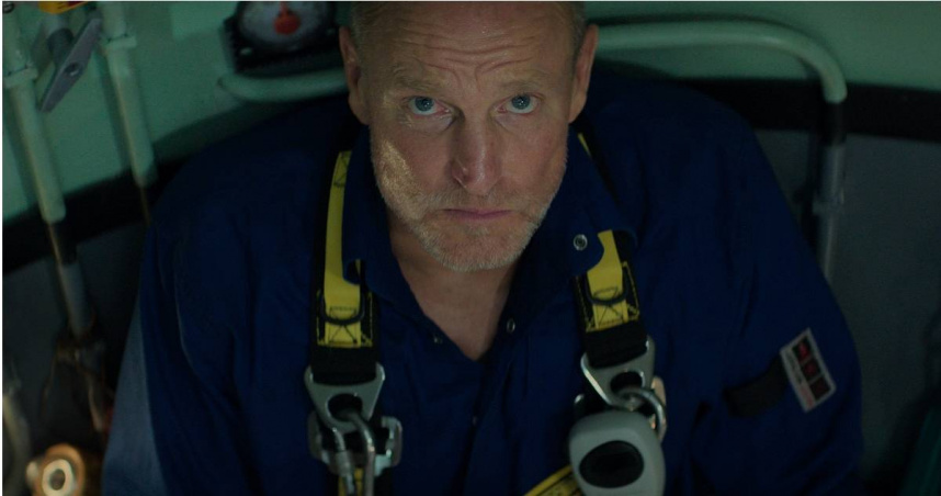 伍迪哈里遜飾演的潛水指揮官與潛水員劉思慕，將展開一場生死攸關的救援行動，挽救隊友生命。（圖／CATCHPLAY提供）