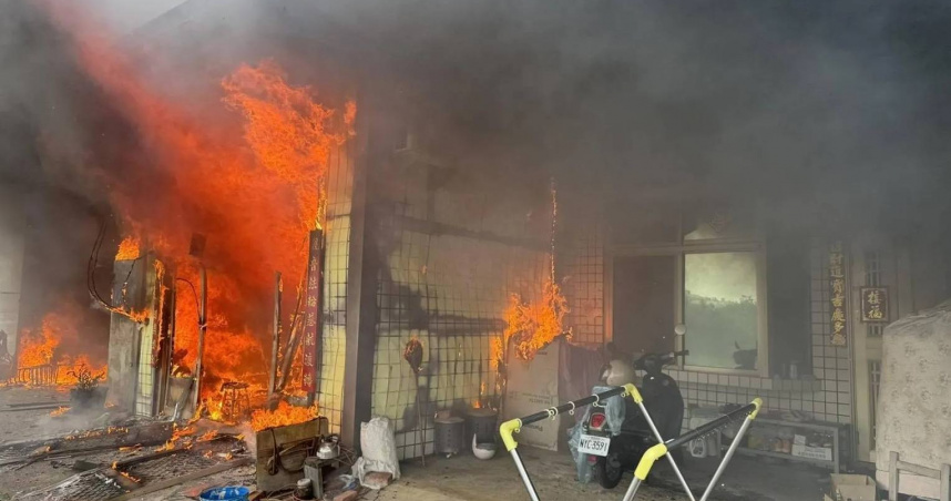 彰化市竹中路上一間鐵皮平房發生火警，所幸無人傷亡，詳細起火原因仍待釐清。（圖／翻攝畫面）