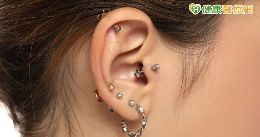 愛漂亮打耳洞竟致蜂窩性組織炎　原來是「這1病菌」作祟