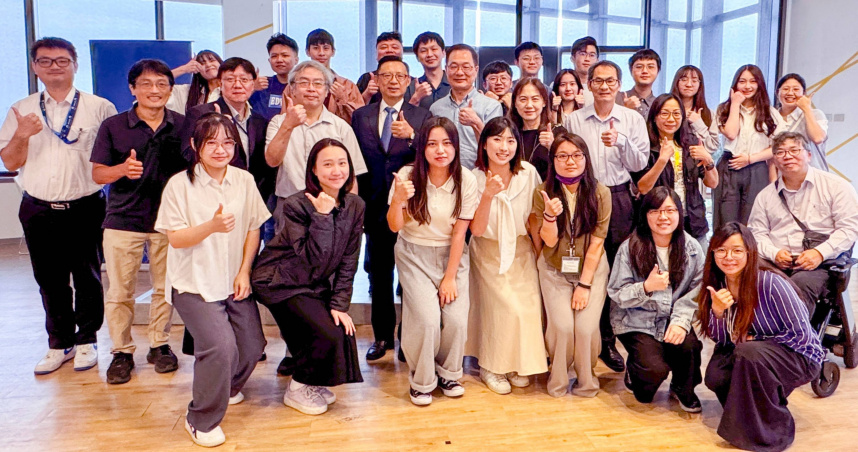 全球人壽為產學合作中的重要推手中原大學孫天佑老師舉辦榮退歡送會，感謝孫老師為產學合作的重要貢獻。（圖片提供／全球人壽）