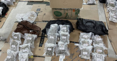 檢警破獲跨國槍毒犯罪集團，其中律師扮演無間道洩密，讓犯嫌成功逃脫。（圖／警方提供）