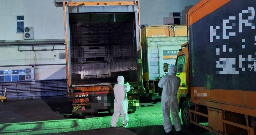 高市衛生局26日指出，嘉里大榮貨運業者延遲逾40小時才提供運送單，嚴重妨礙食安風險管控，依法重罰300萬元之外將移送法辦。（圖／高市衛生局提供）