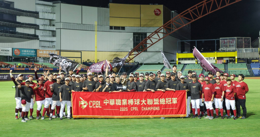 樂天桃猿拿下2025台灣大賽總冠軍。（圖／翻攝自臉書／Rakuten Monkeys）