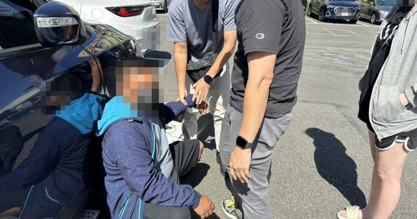 警方逮捕詐團成員。（圖／民眾提供）