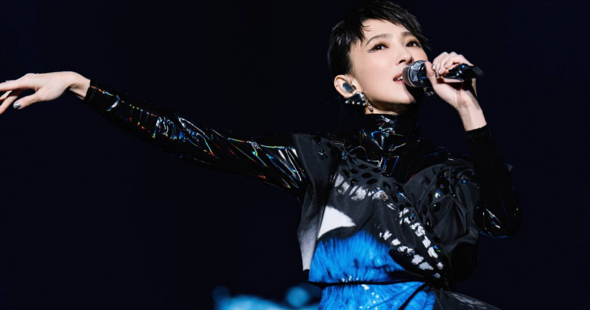 戴佩妮在成都演唱會上含淚表示因票房不理想，宣布將取消北京與廣州場次。（圖／翻攝自戴佩妮臉書）