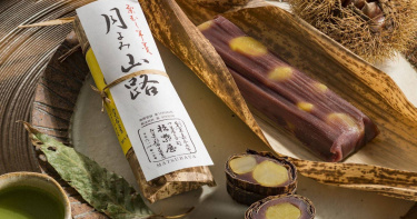 日本石川縣老字號和菓子名店「松葉屋」旗下招牌栗羊羹「月よみ山路」。（圖／翻攝自X@matsubaya1852）
