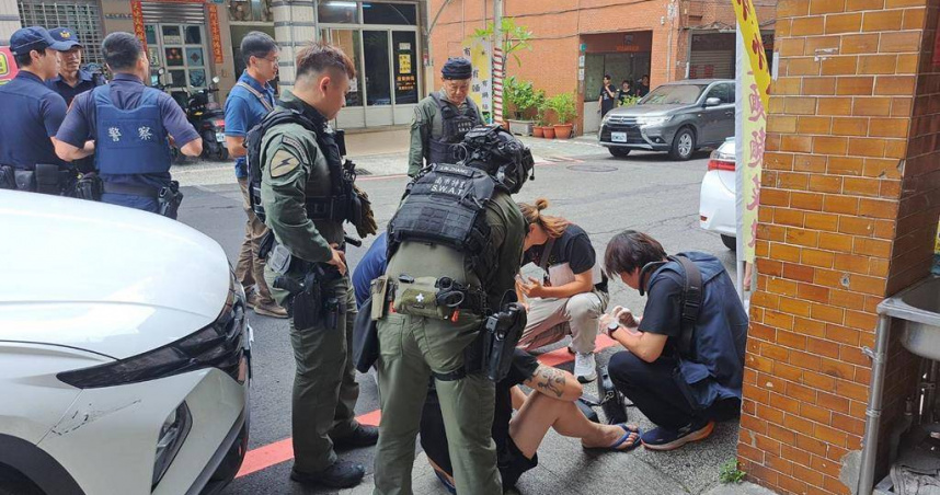 毒鴛鴦假釋2年重操舊業！　當街被逮女友裝路人落跑仍遭警秒識破