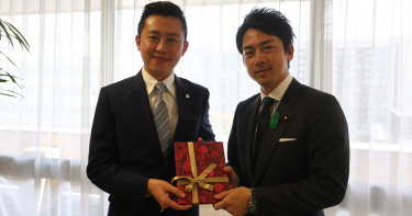 日前首相之子迎娶美女主播入閣 涉婚外情政治前景顛頗