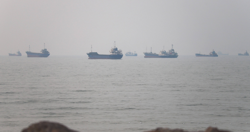伊朗上週六宣布關閉荷姆茲海峽（Strait of Hormuz）後，與美方軍事行動衝突持續升溫。（圖／達志／路透社）