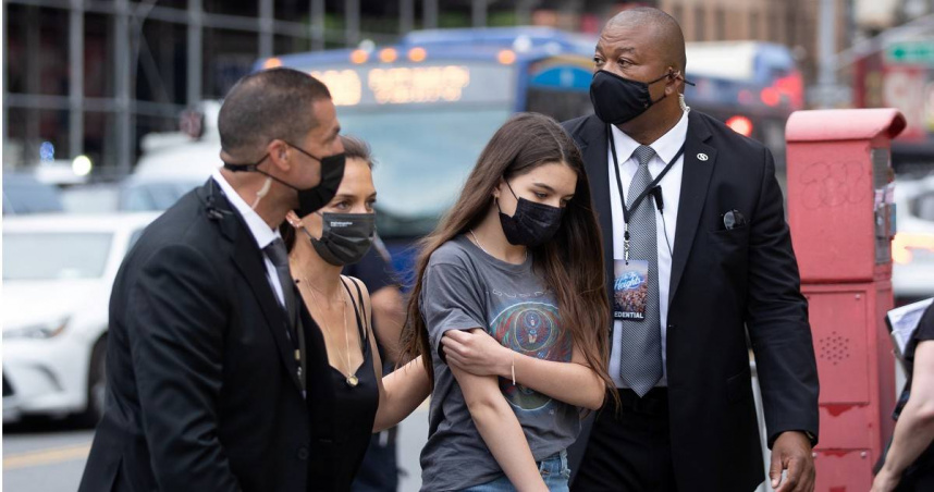 斷絕父女關係？阿湯哥20歲女兒舒莉捨棄「Cruise」　正式改名了