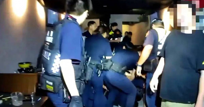 淡水男酒後卡拉OK揮拳毆7旬翁　警逮人一查竟是洗錢通緝犯