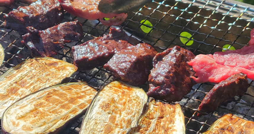 一名李姓男子與親友在一家餐廳吃完燒烤、滷味消夜後，沒想到同行多人竟全部驗出「嗎啡陽性」，原來是店家搞的事情。（圖／photoAC）