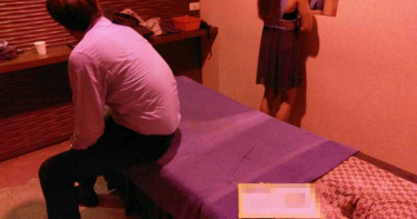 養生館缺小姐!48歲媽媽桑「上陣服務」 脫衣下秒糗爆…結局超展開