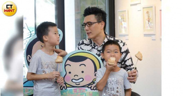 蔣偉文用畫筆替兒寫日記 今開展覽寶貝愛子賞大便