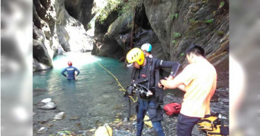 霧台神山瀑布今午20歲男溺水命危 當地居民:別再下水了