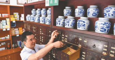陸中藥材飆漲兩倍價 藥企連「薏仁」都要囤貨幾十噸
