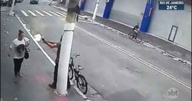 櫃姐下班遭埋伏「頭頸中3彈」濺血倒地亡!驚悚射殺畫面曝光