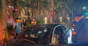 高屏警緊盯!一指預訂應召女 馬伕外送到府慘被抓