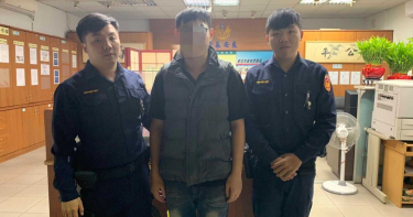 廚師遭熱油噴濺險失明 警狂飆送他到醫院