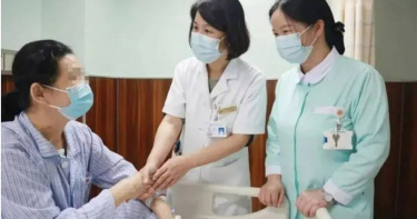 患者阮女向醫護人員道謝。（圖／翻攝百度）