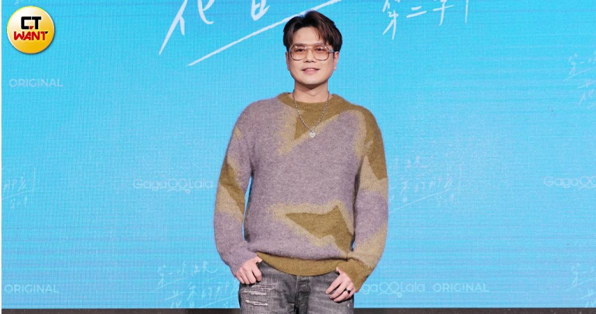 李易被問跟老婆六月的感情現況，以「我戴著婚戒」宣示主權關係。（圖／楊澍攝）