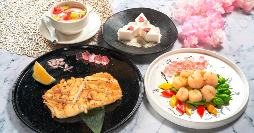 福容桃園機捷A8店福粵樓中餐廳「春漾櫻色」以櫻花入饌，視覺與味覺兼具。（圖／業者提供）