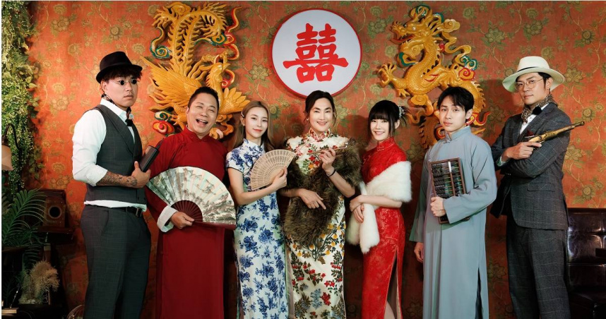 《全明星出發吧！》眾人換上旗袍，左起郭泓志、卜學亮、莊錠欣ELKIE、錢薇娟、吳心緹、顏佑庭、姚元浩。（圖／好看娛樂提供）