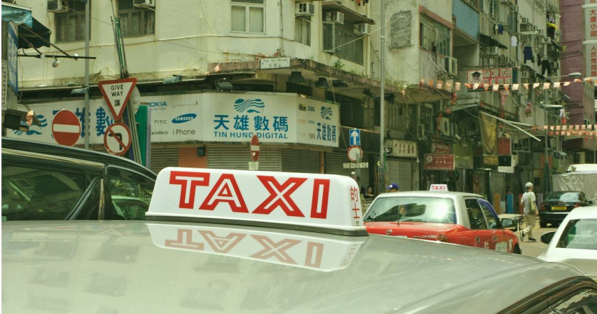 中國1位民眾搭計程車時打翻奶茶，被司機求償3566元人民幣（約新台幣16118元）。（示意圖／unsplash）