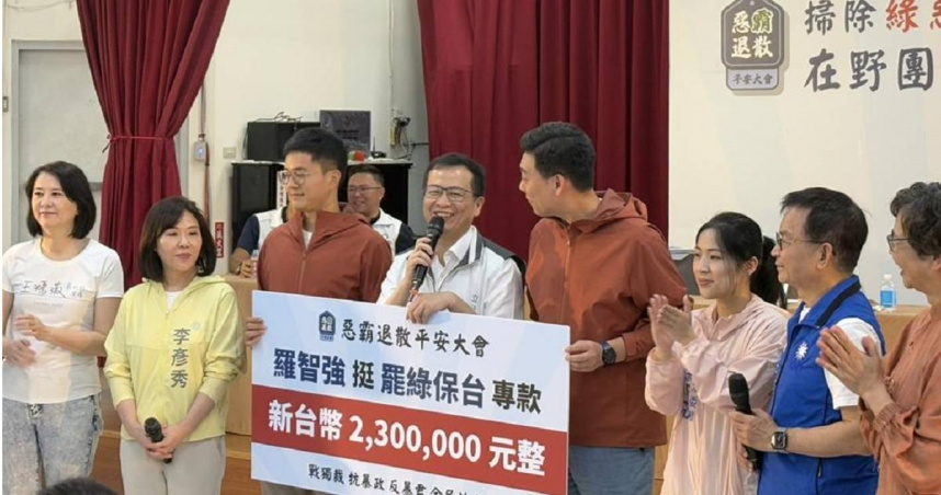 國民黨立委羅智強支援罷免綠營「雙吳」立委吳思瑤、吳沛憶的團體。（圖／中國時報邱芊攝）