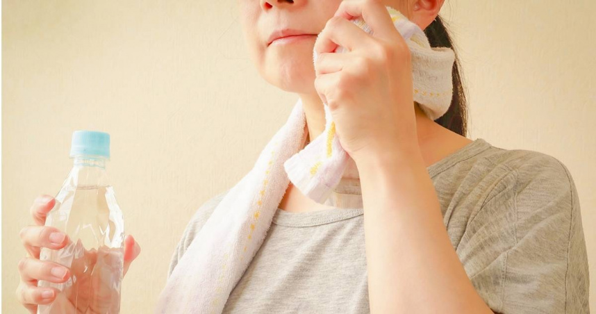 醫師提醒，中風風險無季節之分，全年都要注意。（示意圖／翻攝自photoAC）