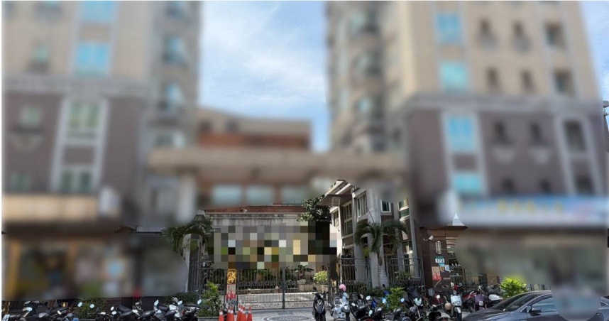 新莊驚傳墜樓案件，38歲陳男從4樓陽台墜落送醫搶救不治。（圖／翻攝畫面）