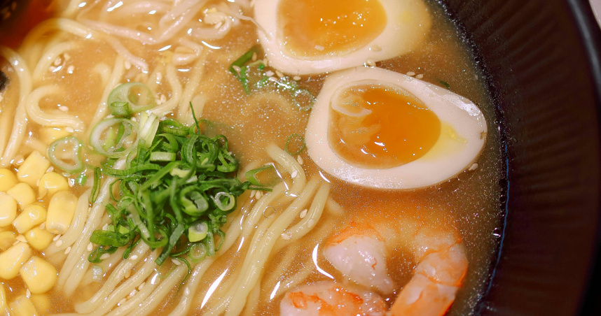 名網友就分享過去出租房屋給化工行老闆的親身經歷，讓他親眼目睹大量食品香精的存在與使用方式。（示意圖／翻攝Pexels）