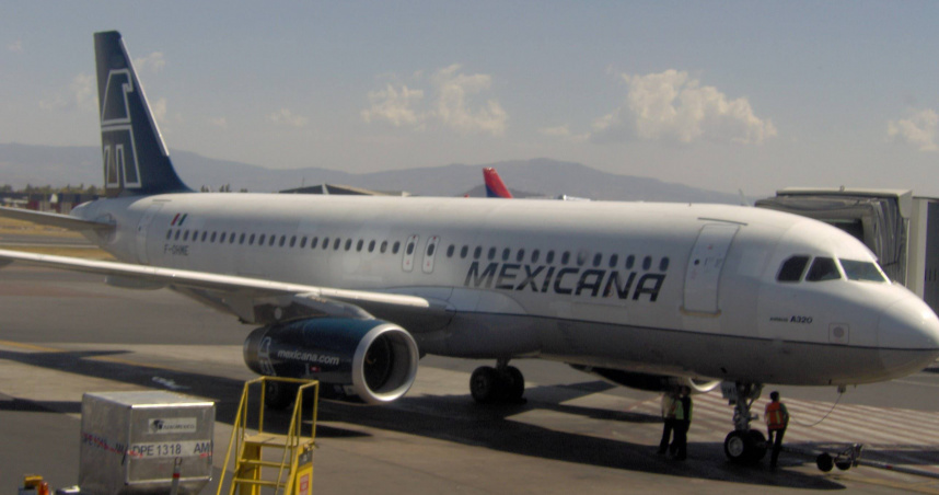 停在墨西哥市的班尼托・華雷斯國際機場的墨西哥航空班機。（示意圖／翻攝自維基百科）