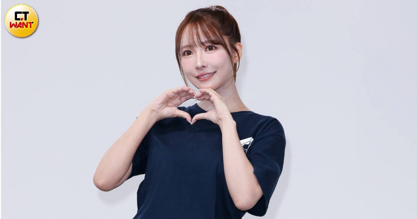 三上悠亞出席相信動物協會公益記者會，同時宣布10月18日將在台舉辦粉絲見面會。（圖／楊澍攝）