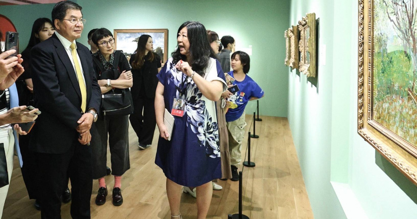 國泰金控總經理李長庚觀賞《從印象派到現代主義—美國大都會博物館名作展》時表示，此次精挑細選81件展品，看了精彩也覺得不過癮。（圖／國泰金提供）