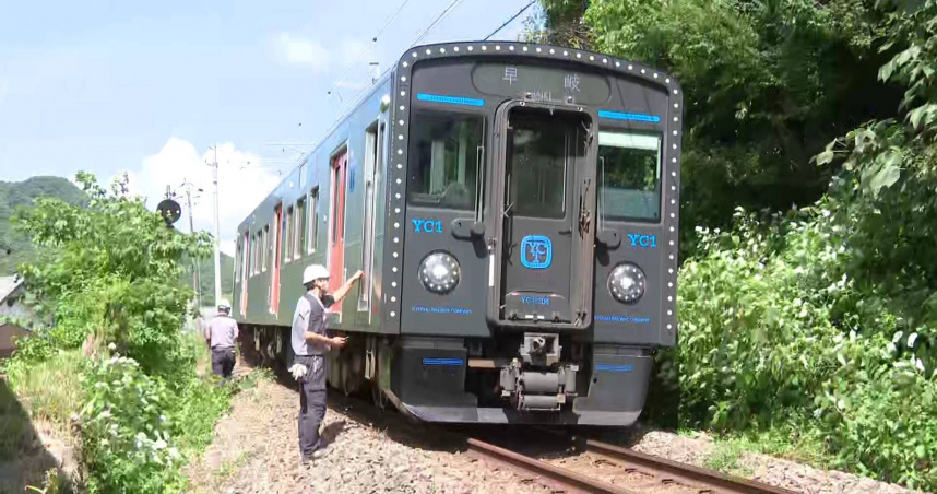 一名台灣遊客誤闖日本平交道，遭到行駛的火車撞擊身亡。（圖／翻攝自RKB毎日放送NEWS X）