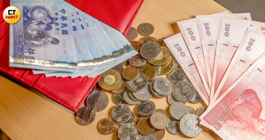 原PO想把生活費投ETF「0050」。（示意圖／焦正德攝）