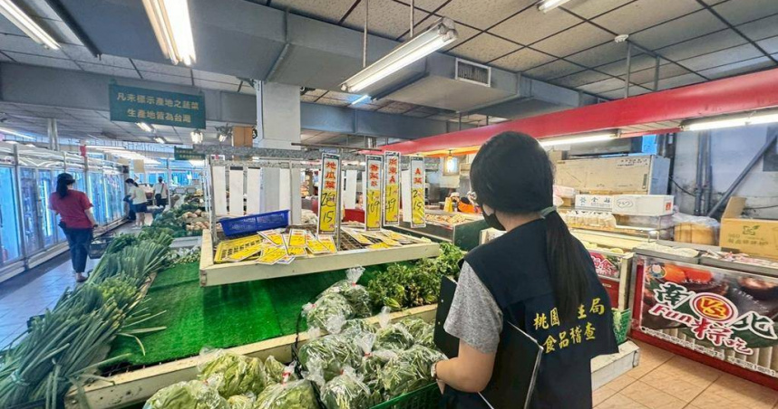 桃園市衛生局共抽驗248件中秋應景食品。其中1件香菜檢驗不符規定，已移來源商所轄衛生局後續辦理。（圖／桃園市衛生局提供）