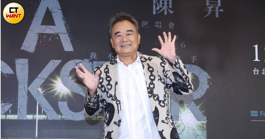 陳昇說當年入選軍樂隊是個「美麗的錯誤」，誤將「樂器」聽成「油漆」而舉手報名。（圖／楊澍攝）