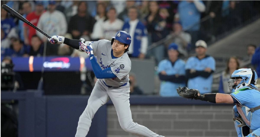 大谷翔平第8局擊出2壘安打，終止連續17打席無安打。（圖／達志／美聯社）