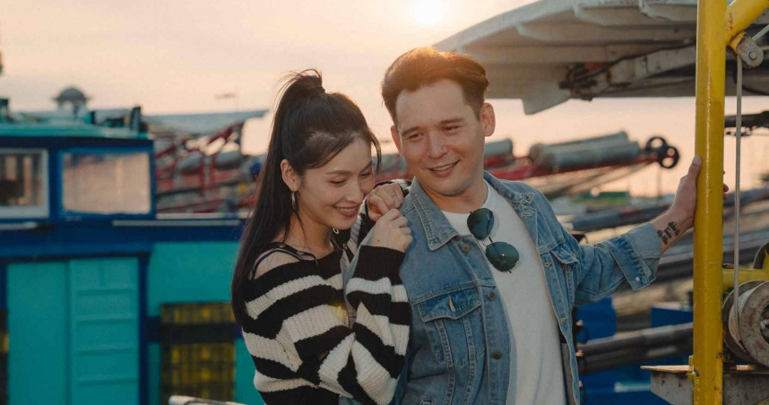 倪安東跟管罄夫妻合作東港音樂劇《港墘仔》。（圖／嗨森數位文創有限公司）