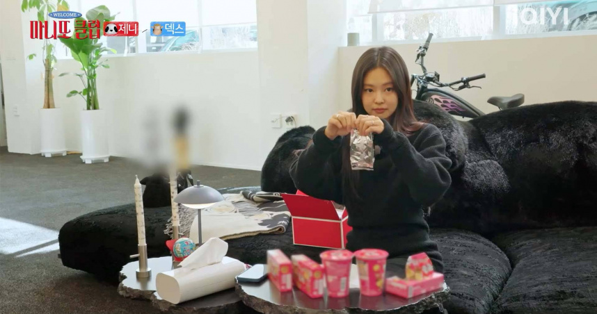 Jennie為DEX準備禮物。（圖／翻攝自愛奇藝國際版）