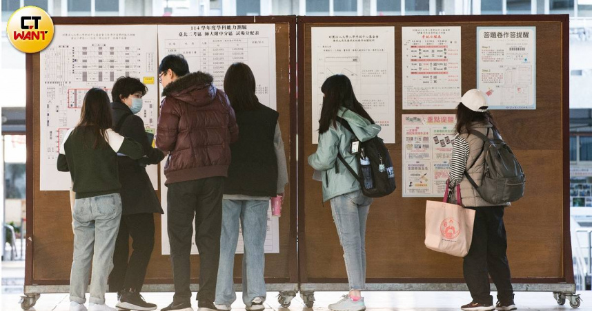 115學年大學「申請入學」第1階段篩選結果，將於今天（3月31日）上午9時正式公告。（示意圖／劉耿豪攝）