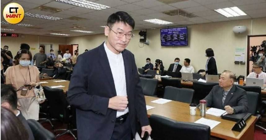 陸委會副主委梁文傑（圖）捲入鳳梨釋迦外銷言論風波。（圖／CTWANT攝影組）