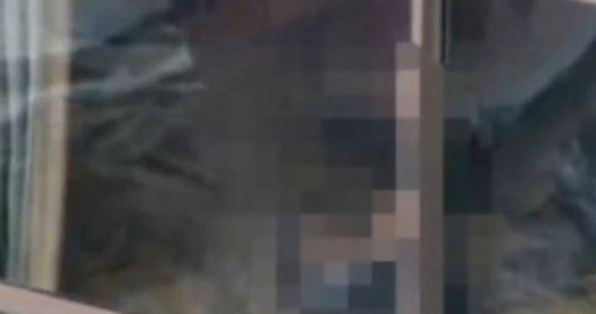 1名女住戶發現對面男鄰居在家中未穿衣物，竟拍下照片並上傳至社區屋主聊天群組。（圖／翻攝自都市現場）