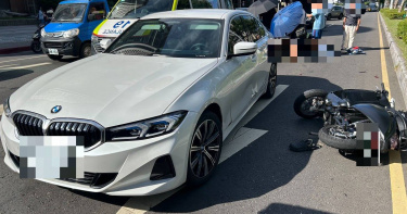 板橋車站外3日下午發生死亡車禍，陳姓機車騎士與曾男駕駛的車輛發生擦撞，陳男不幸身亡。（圖／翻攝畫面）